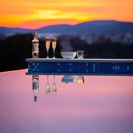 Βίλα Luxury Black Pearl With Pool Τρογκίρ