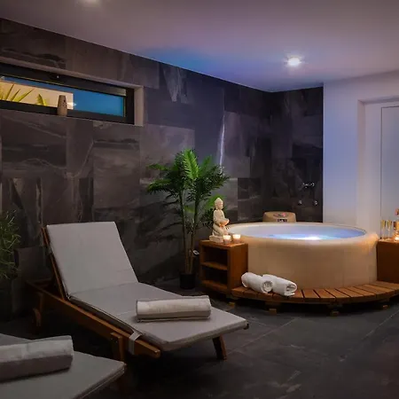 Luxury Black Pearl With Pool * Τρογκίρ