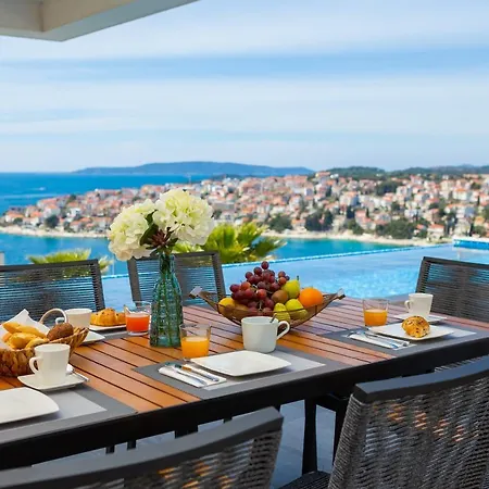 Βίλα Luxury Black Pearl With Pool Τρογκίρ