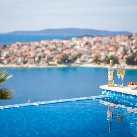 Luxury Black Pearl With Pool Τρογκίρ