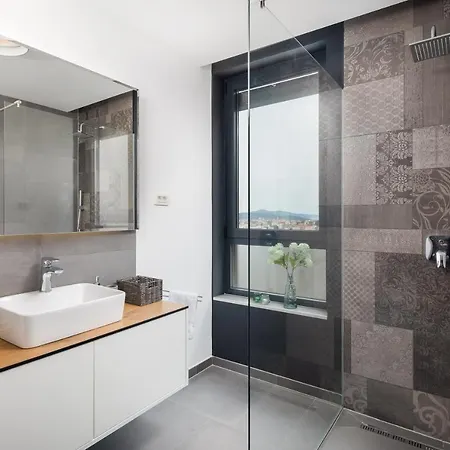 Βίλα Luxury Black Pearl With Pool Τρογκίρ