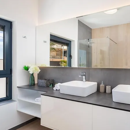 Luxury Black Pearl With Pool Βίλα