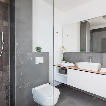 Luxury Black Pearl With Pool