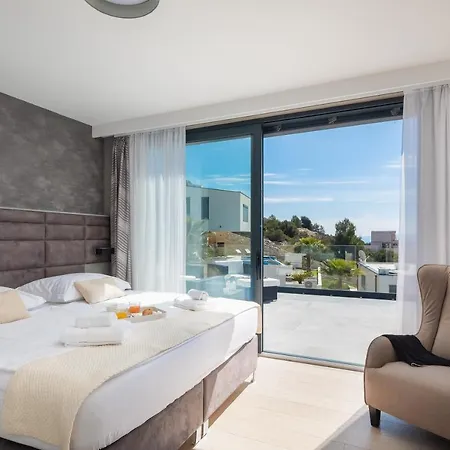 Villa Luxury Black Pearl With Pool Trogir