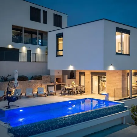 Villa Luxury Black Pearl With Pool Trogir