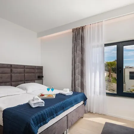 Luxury Black Pearl With Pool Trogir