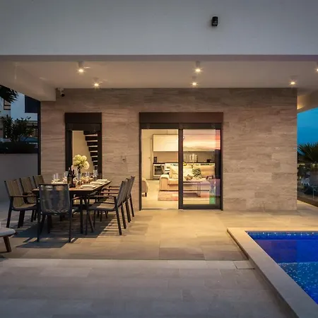 Luxury Black Pearl With Pool Villa *