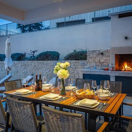 Luxury Black Pearl With Pool