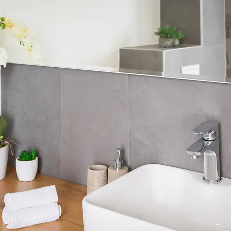 Luxury Black Pearl With Pool