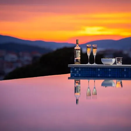 Luxury Black Pearl With Pool Villa Trogir