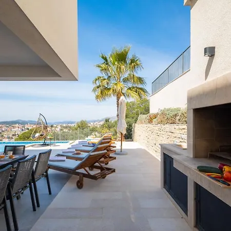 Luxury Black Pearl With Pool Villa Trogir