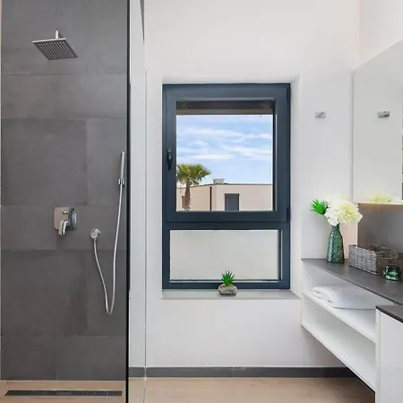 Вилла Luxury Black Pearl With Pool *