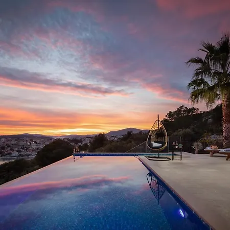 Villa Luxury Black Pearl With Pool Trogir