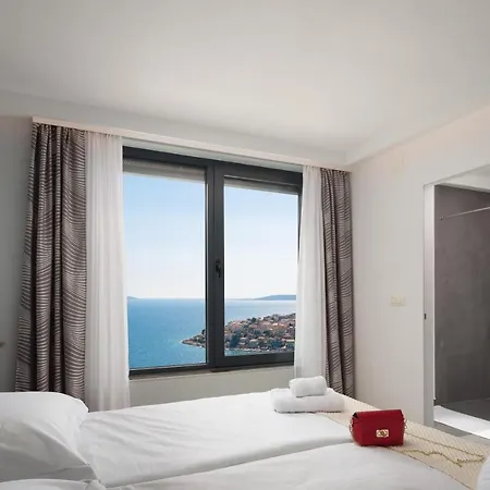 Luxury Black Pearl With Pool