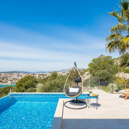 Luxury Black Pearl With Pool