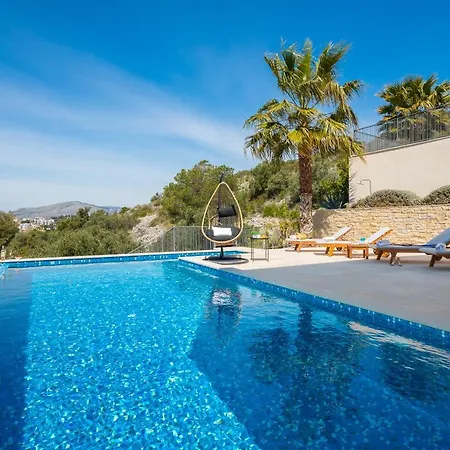 Luxury Black Pearl With Pool